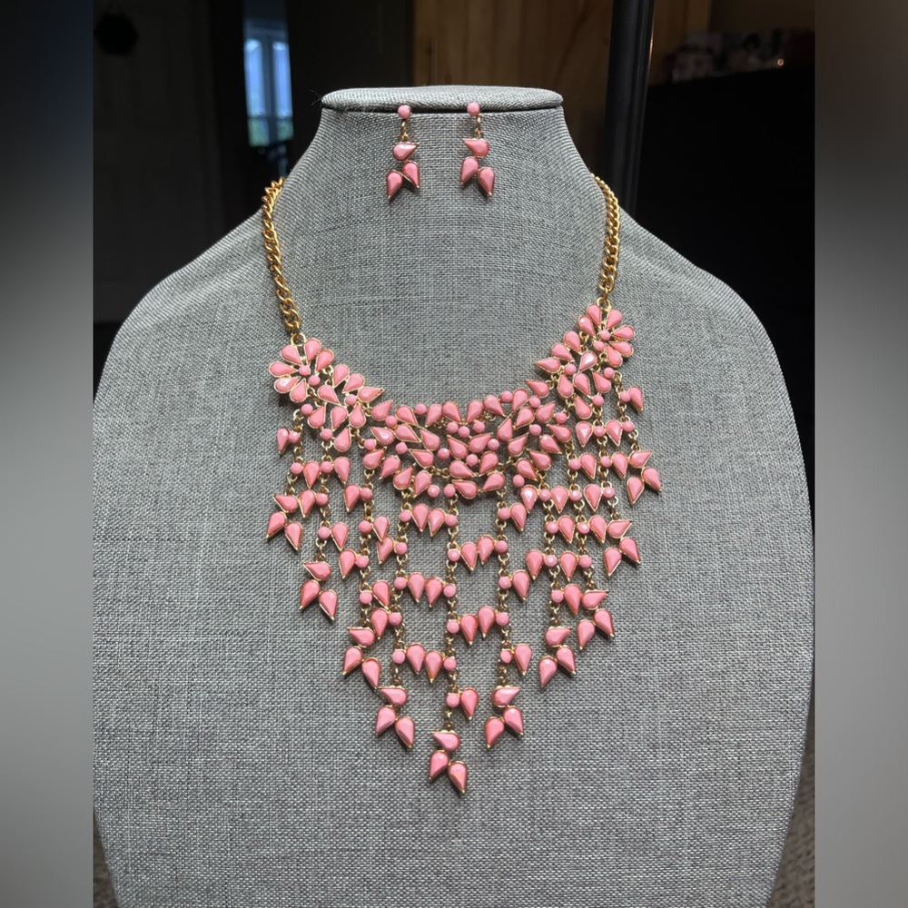 NEW. Gold Tone Pink Cascade Tears Necklace & Earrings Woman Jewelry Set.